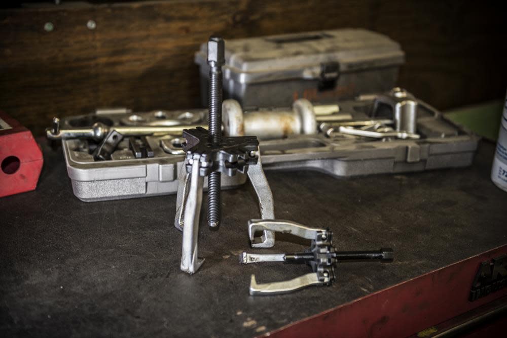 GEARWRENCH Ratcheting Puller 2 Ton - Ascmtools