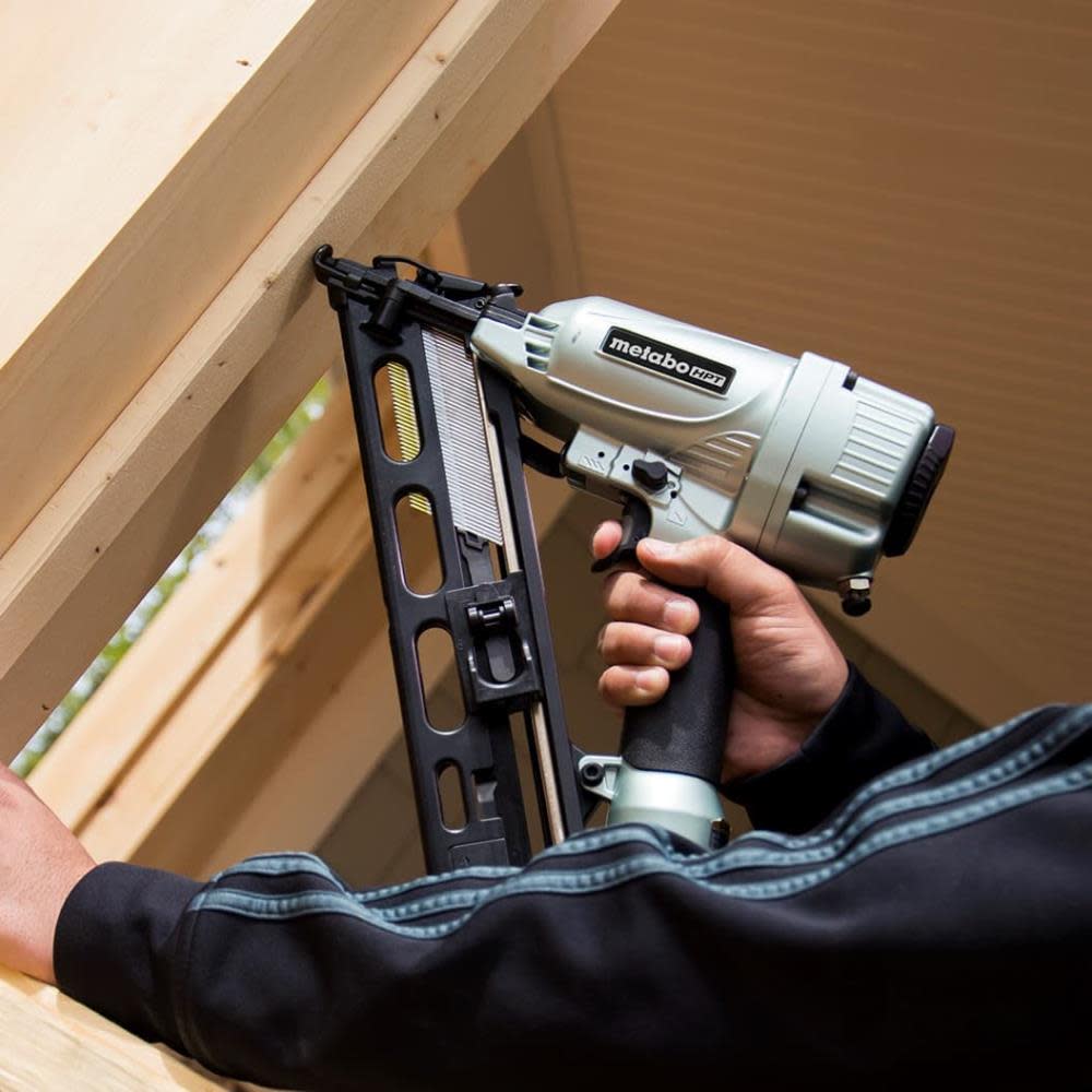 Metabo HPT 2-1/2 In. 15-Gauge Angled Finish Nailer with Air Duster - Ascmtools