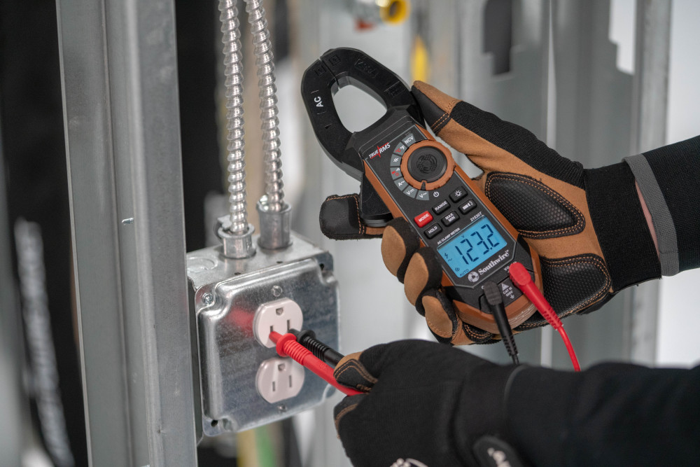 Southwire AC Clamp Meter with Built-In NCV Worklight - Ascmtools