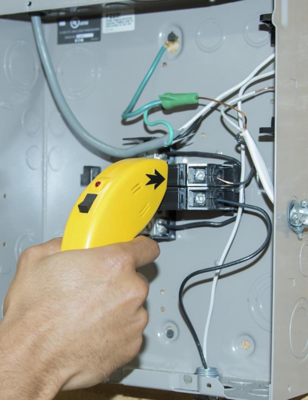 Gardner Bender Sperry Instruments CS550A Circuit Breaker Finder Identifies Correct Circuit or Fuse Audible/Visual Alert 120V AC 50 to 60Hz - Ascmtools