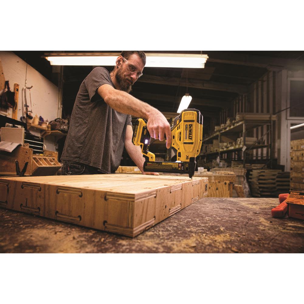 DEWALT 20 V MAX* XR 18 Gauge Narrow Crown Stapler Kit - Ascmtools