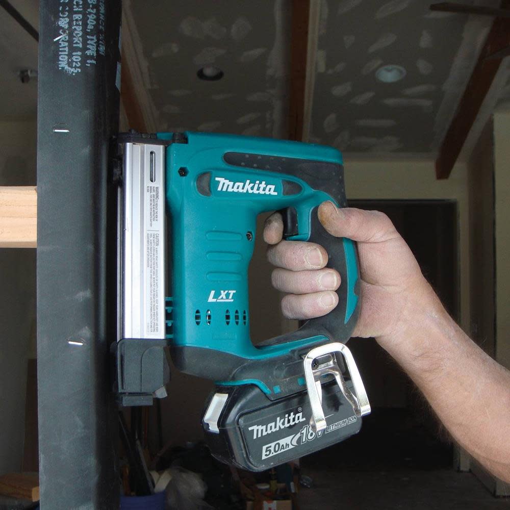 Makita 18 Volt Lithium-Ion Brushless 3/8 in. Crown Stapler Kit 5.0 Ah - Ascmtools