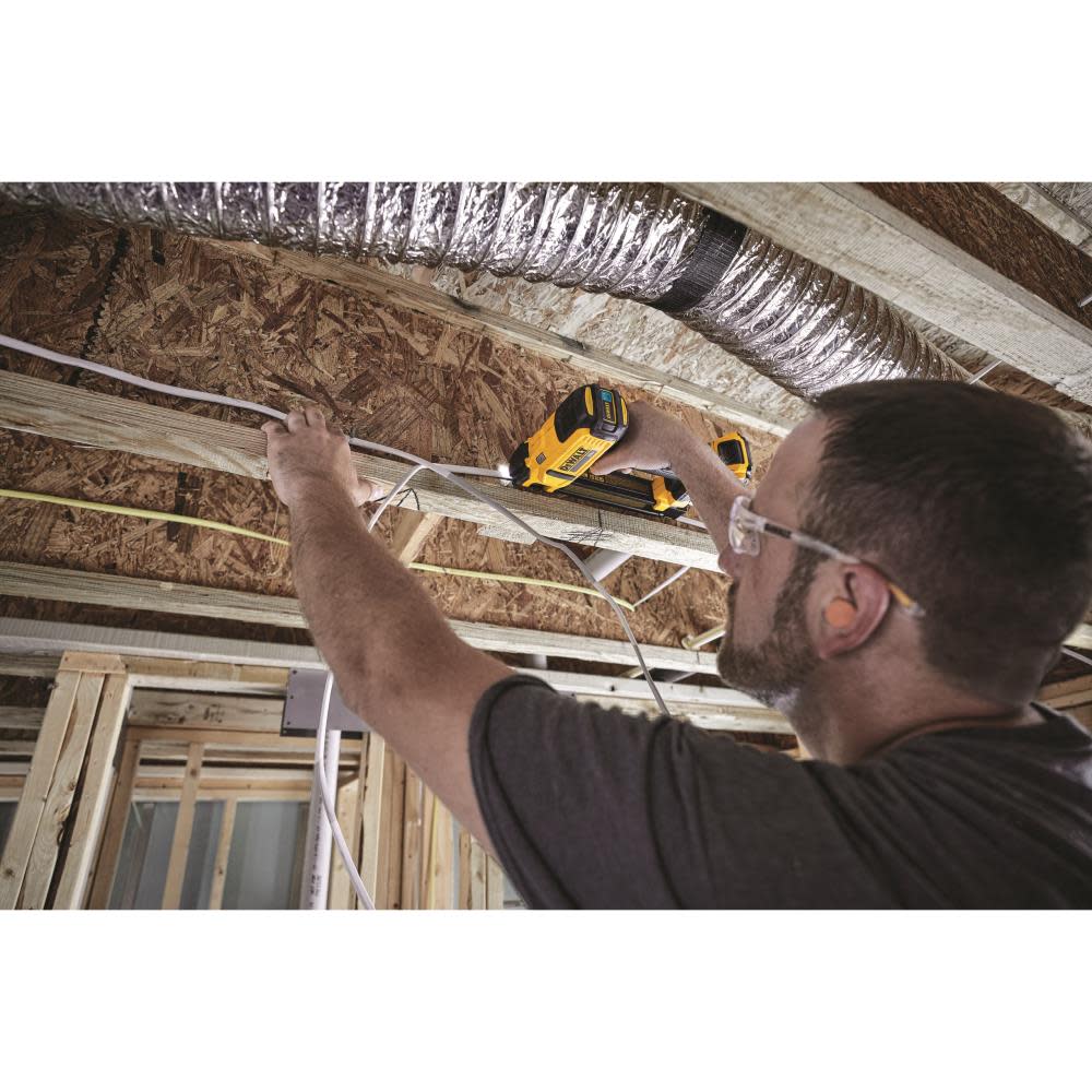 DEWALT 20V MAX* Cordless Cable Stapler Kit - Ascmtools
