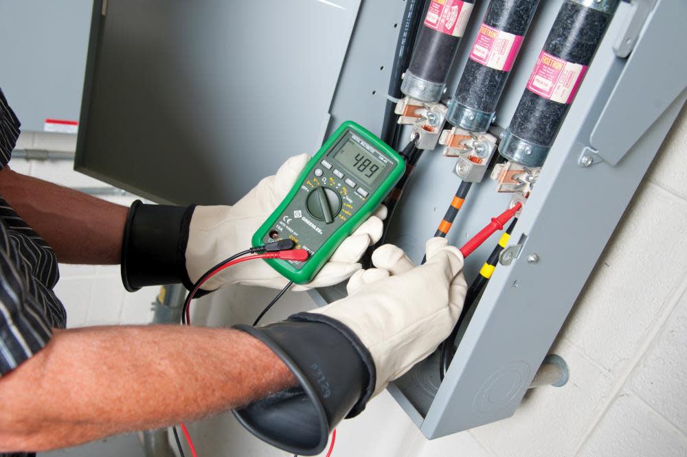 Greenlee Cat III 600 V Auto-Ranging Digital Multimeter - Ascmtools