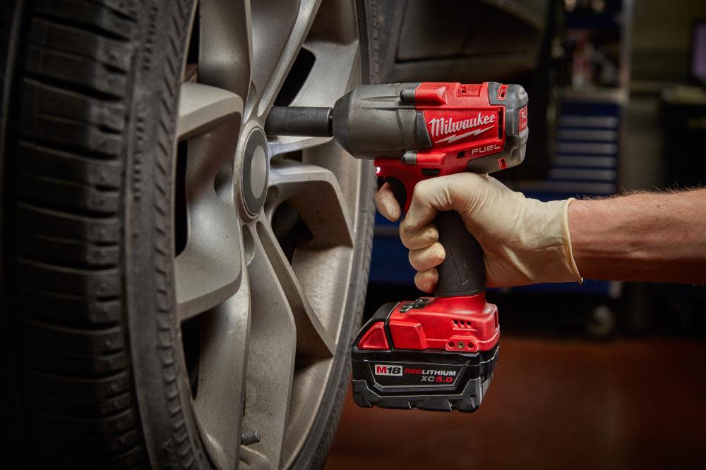 Milwaukee M18 FUEL Mid-Torque Impact Wrench 1/2 in. Friction Ring – Bare Tool - Ascmtools