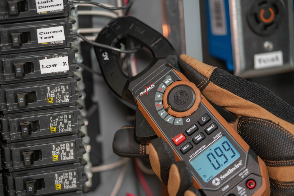 Southwire AC Clamp Meter with Built-In NCV Worklight - Ascmtools