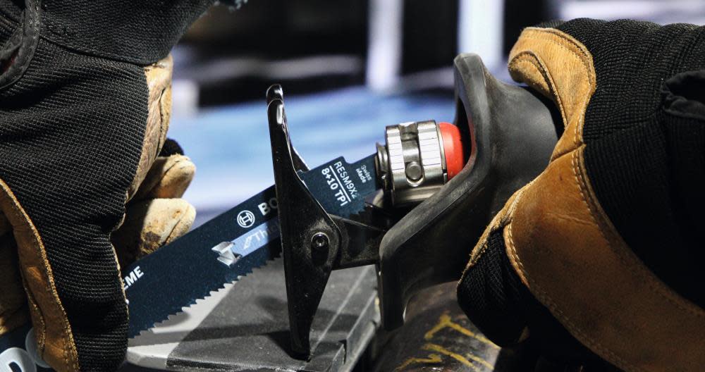 Bosch PROFACTOR 18V 1 1/8″ Reciprocating Saw Kit with CORE18V 8.0 Ah PROFACTOR Performance Battery - Ascmtools