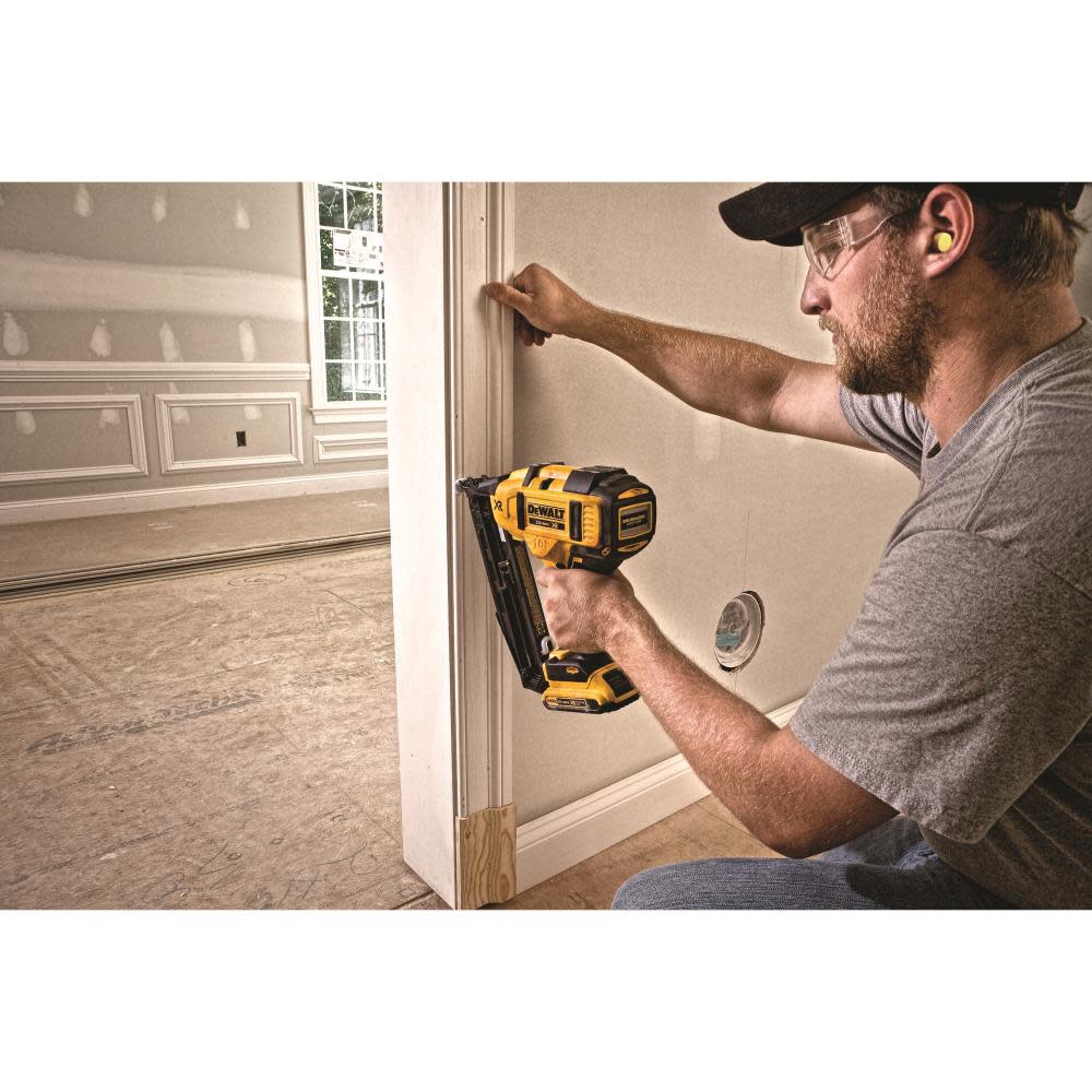 DEWALT 20 V MAX* 16 Gauge Angled Cordless Finish Nailer Kit - Ascmtools
