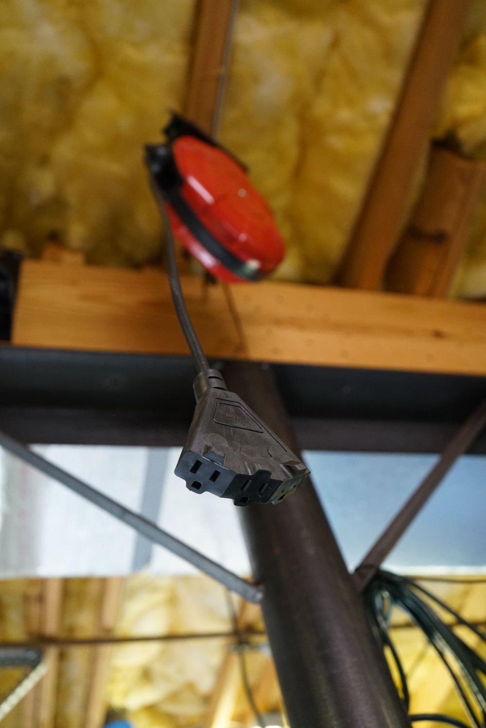 Southwire Retractable Reel Cord 3 Outlet 30′ - Ascmtools