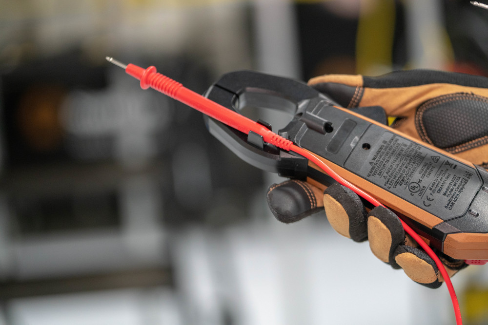 Southwire AC Clamp Meter with Built-In NCV Worklight - Ascmtools