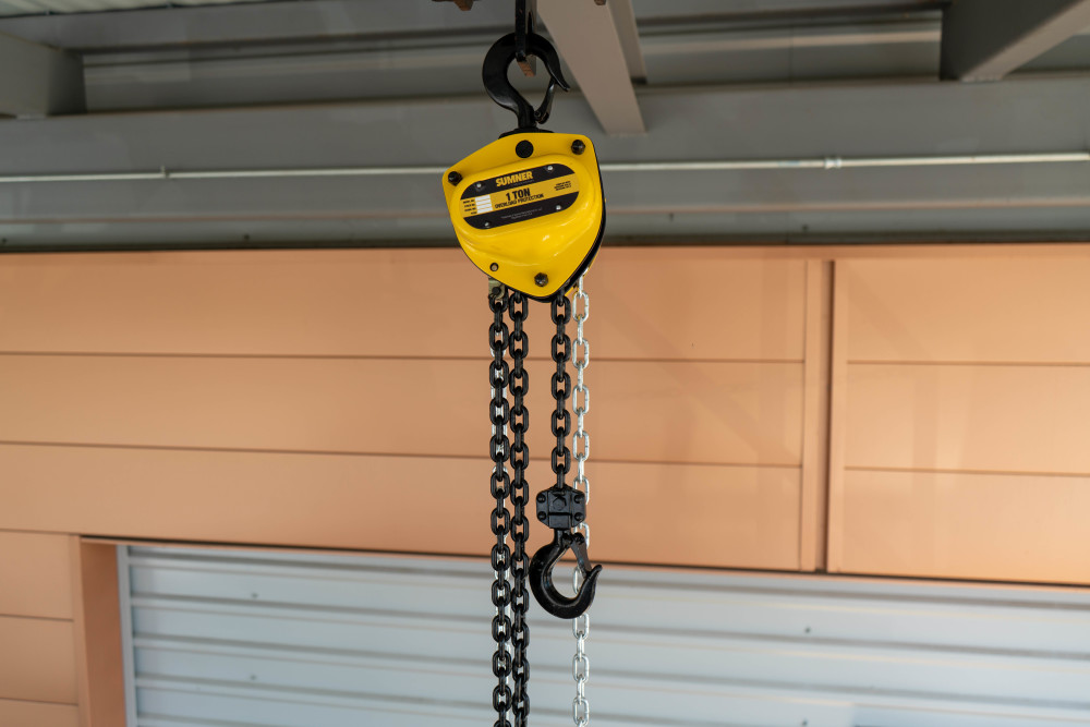 Sumner Chain Hoist 1 Ton with 20′ Chain Fall and Overload Protection - Ascmtools