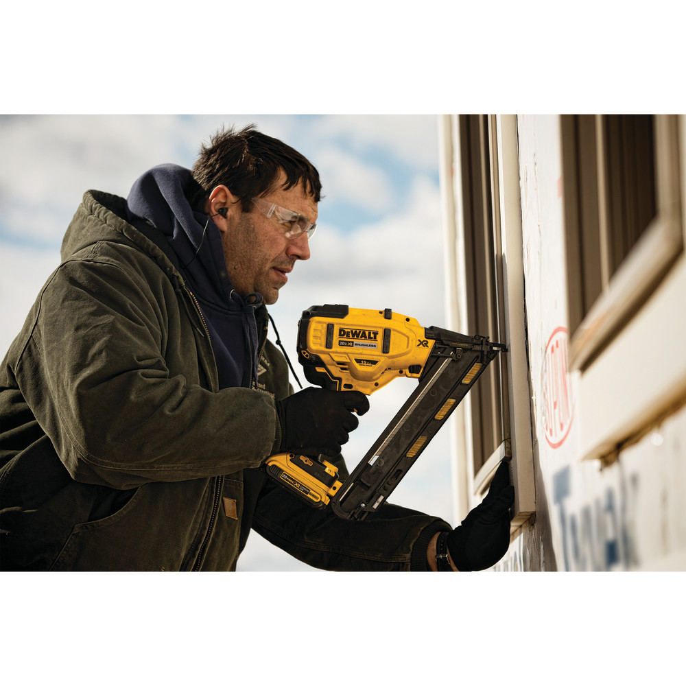 DEWALT 20V MAX XR 15 Gauge Angled Finish Nailer Kit - Ascmtools