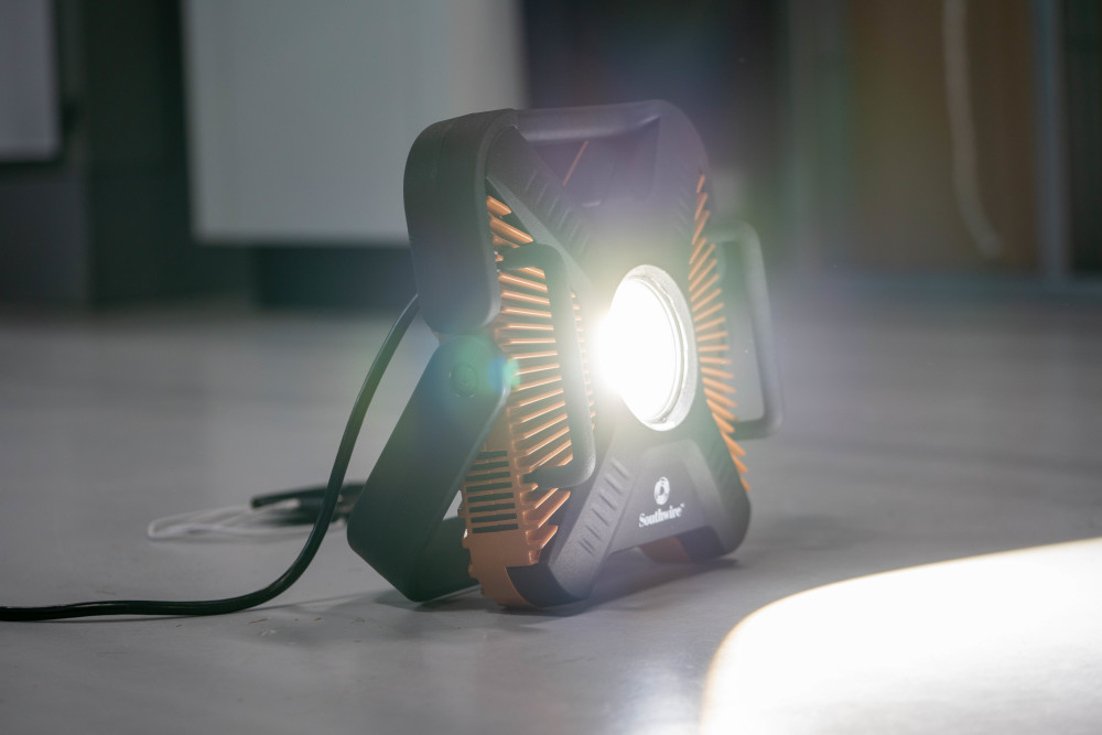 Southwire 10000 Lumen LED Work Light - Ascmtools