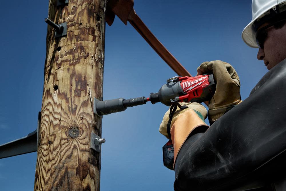 Milwaukee SHOCKWAVE Lineman’s 3-in-1 Distribution Utility Socket - Ascmtools