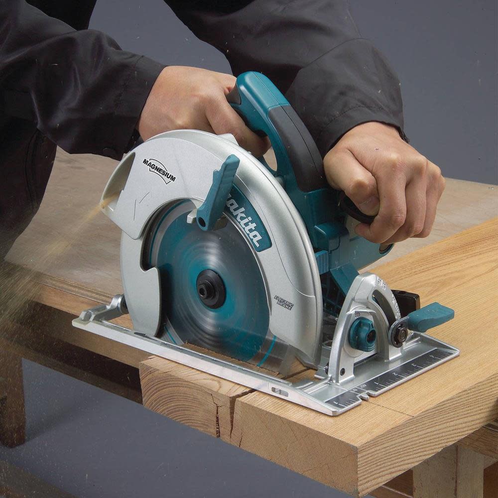 Makita 8-1/4 In. Magnesium Circular Saw with L.E.D. Lights and Electric Brake - Ascmtools