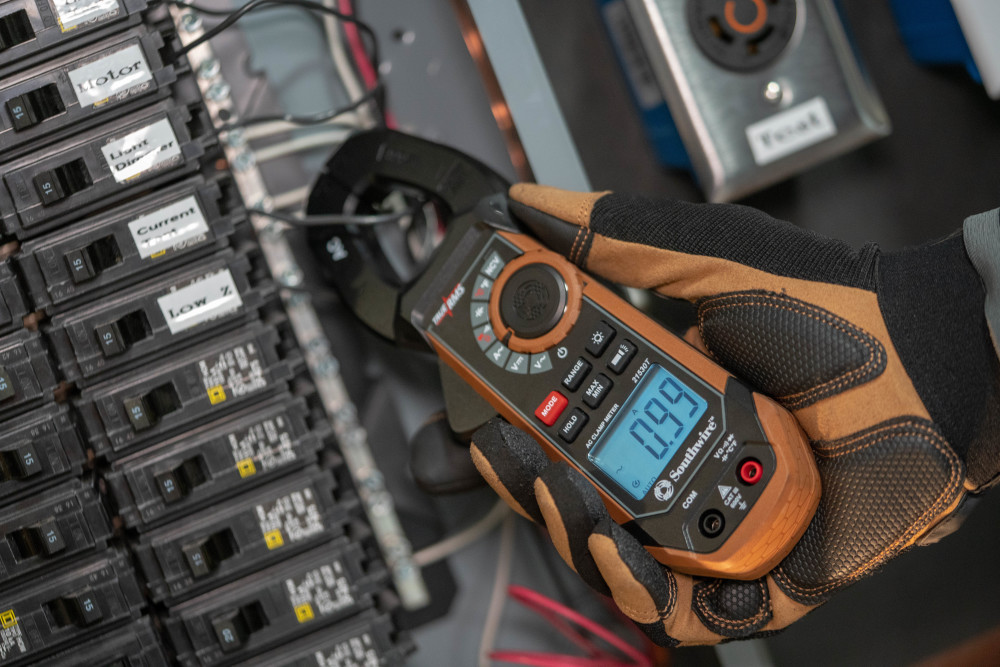 Southwire AC Clamp Meter with Built-In NCV Worklight - Ascmtools