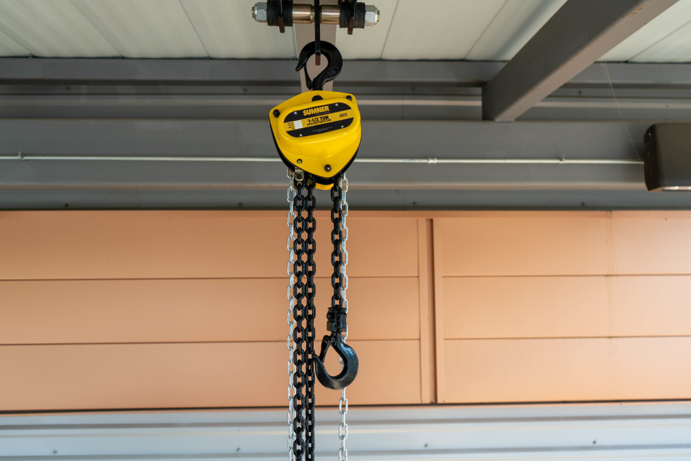 Sumner 1- 1/2-Ton Chain Hoist with 20 ft. Lift and Overload Protection - Ascmtools