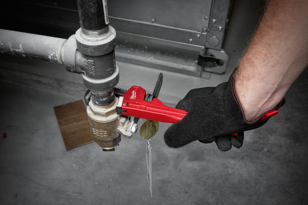 Milwaukee 8 in. Steel Pipe Wrench - Ascmtools