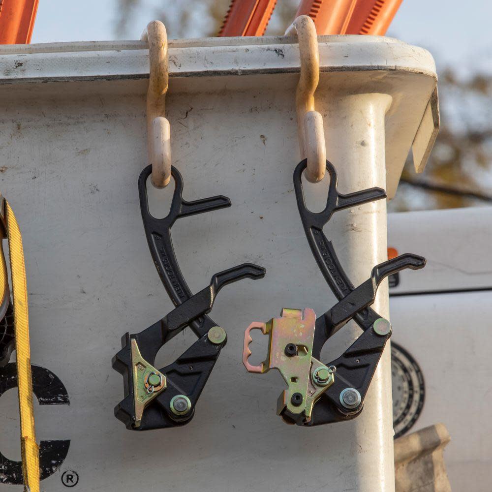 Klein Tools Distribution Grip with Hot Latch - Ascmtools