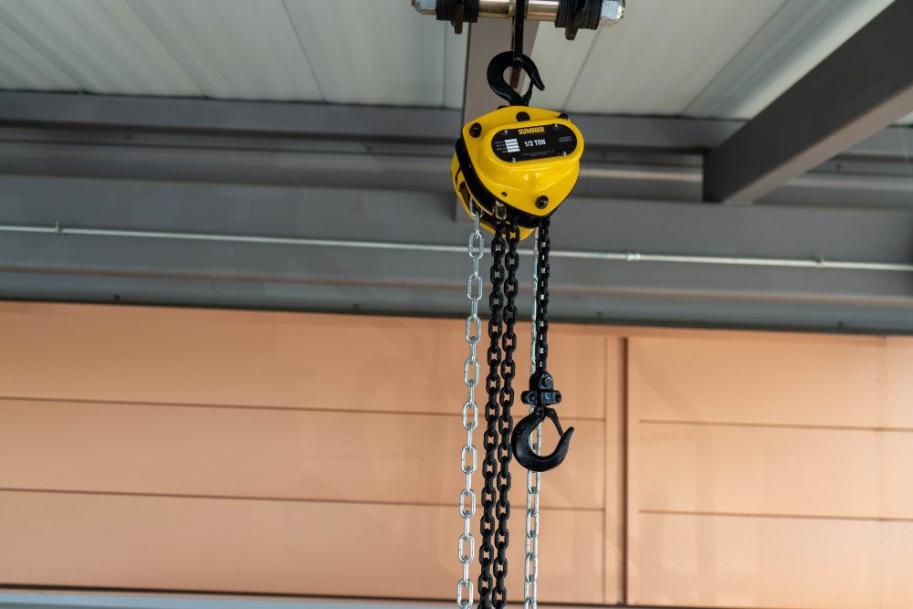 Sumner Chain Hoist 1/2 Ton with 10′ Chain Fall - Ascmtools