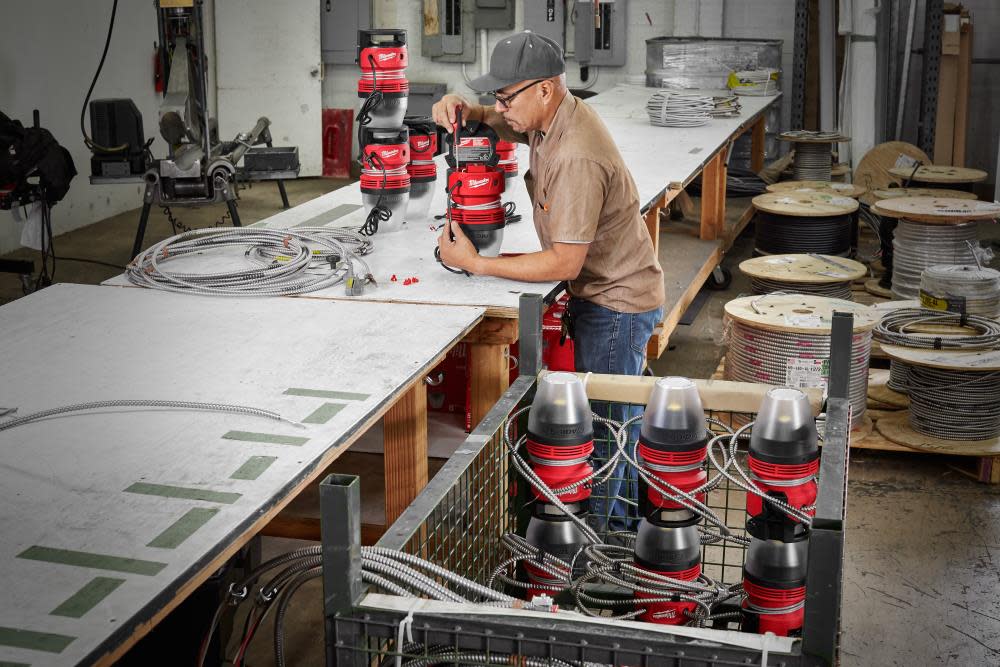 Milwaukee RADIUS LED 70w Temporary Site Light - Ascmtools