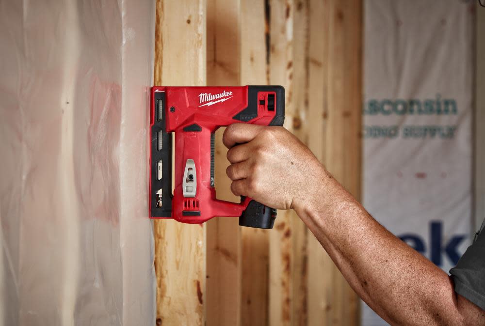Milwaukee M12 3/8 in. Crown Stapler-Reconditioned - Ascmtools