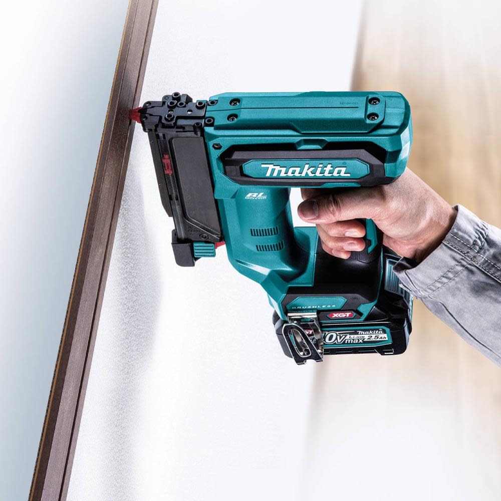 Makita 40V max XGT Pin Nailer Kit Brushless Cordless 23 Gauge 2.5Ah - Ascmtools