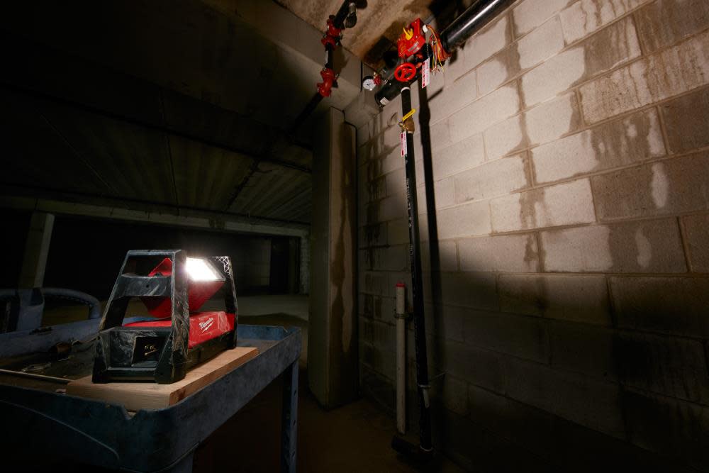 Milwaukee M18 Rover LED Dual Power Flood Light - Ascmtools