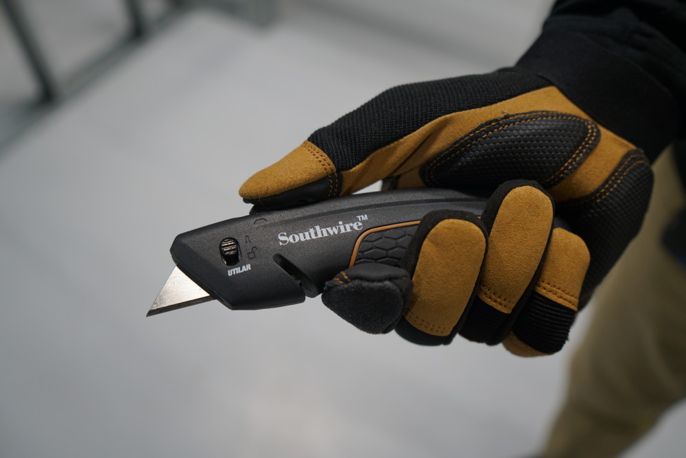 Southwire Auto Retracting Utility Knife - Ascmtools