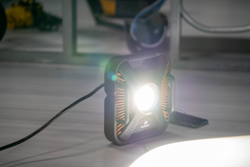 Southwire 10000 Lumen LED Work Light - Ascmtools