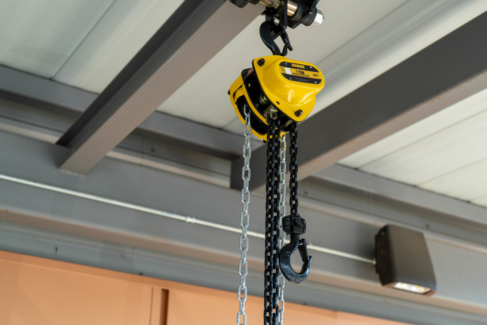 Sumner Chain Hoist 1 Ton with 20′ Chain Fall and Overload Protection - Ascmtools
