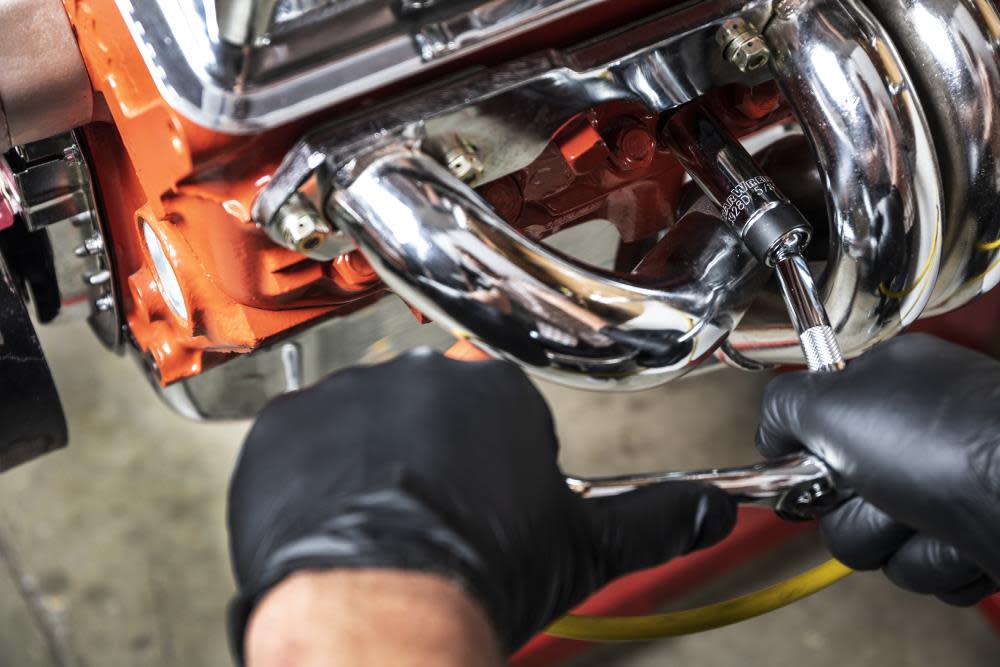 GEARWRENCH 5 Piece 3/8″ Drive 6 Point Magnetic Swivel Spark Plug Socket Set - Ascmtools