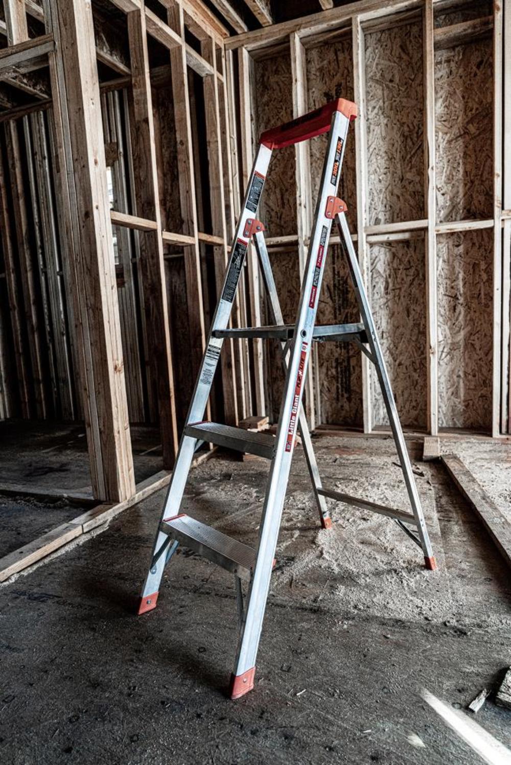 Little Giant Safety Flip-N-Lite M5 Aluminum Type-1A Step Ladder - Ascmtools