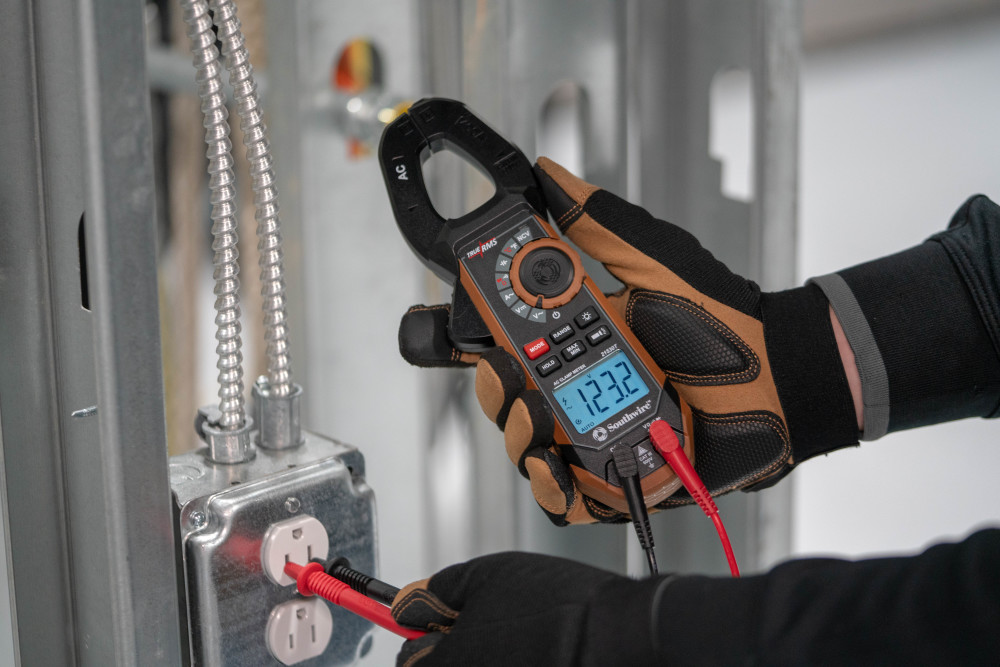 Southwire AC Clamp Meter with Built-In NCV Worklight - Ascmtools