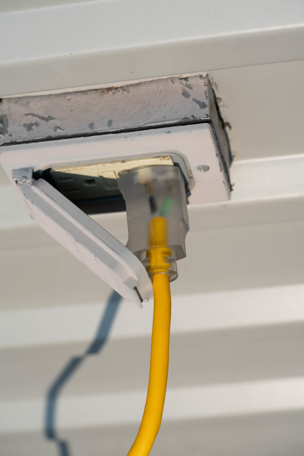 Southwire Cold Weather 3 Outlet Extension Cord 50′ 12/3 - Ascmtools