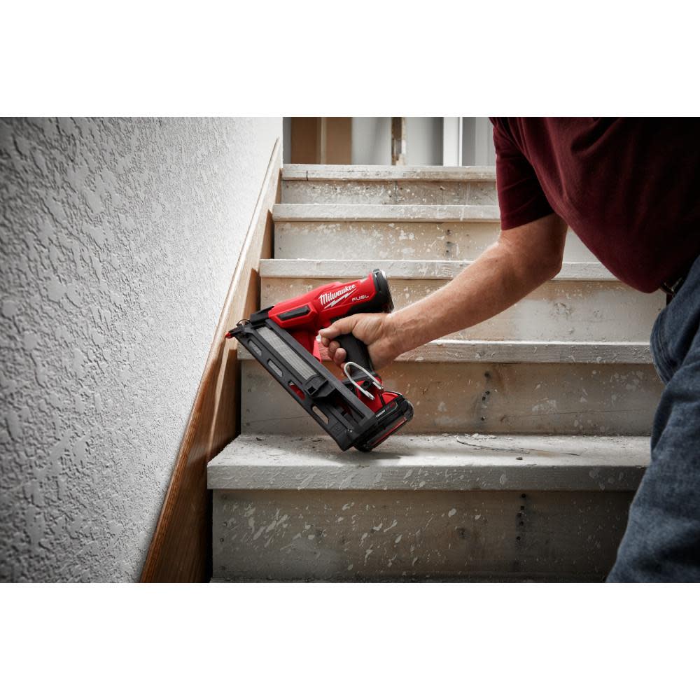 Milwaukee M18 FUEL 15 Gauge Finish Nailer Kit - Ascmtools