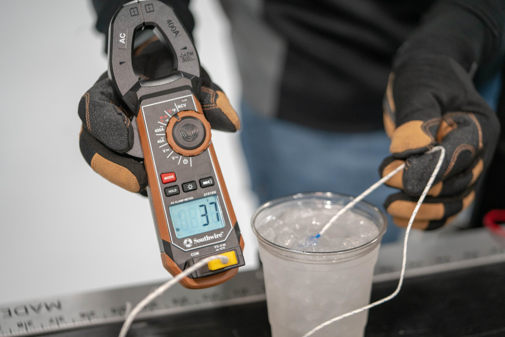 Southwire AC Clamp Meter with Built-In NCV Worklight - Ascmtools