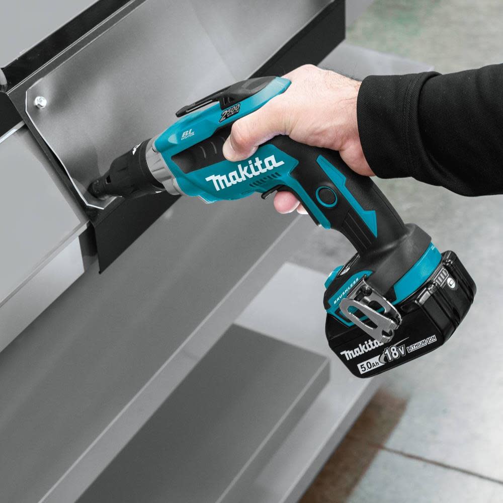 Makita 18V LXT Lithium-Ion Brushless Cordless 2500 RPM Screwdriver Kit (5.0Ah) - Ascmtools