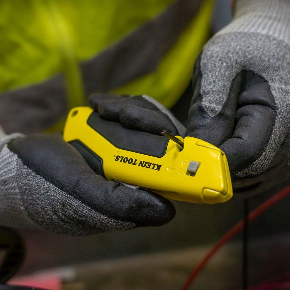 Klein Tools Self-Retracting Utility Knife - Ascmtools