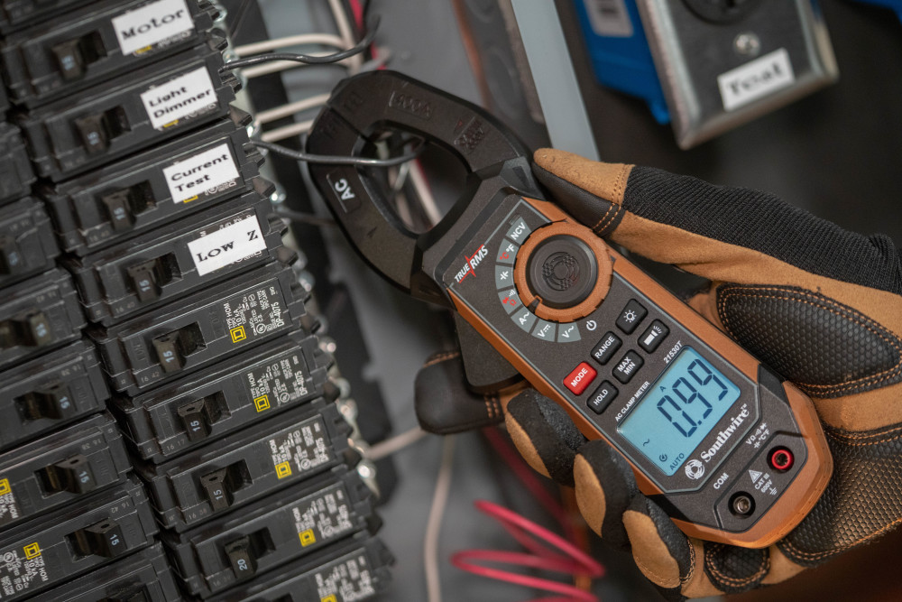 Southwire AC Clamp Meter with Built-In NCV Worklight - Ascmtools