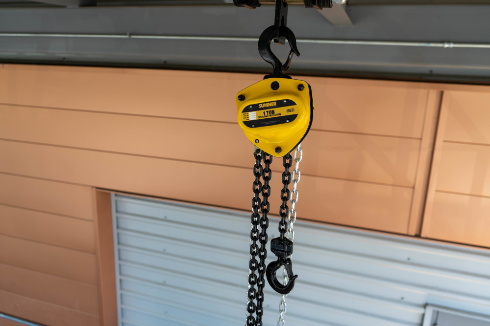 Sumner Chain Hoist 1 Ton with 20′ Chain Fall and Overload Protection - Ascmtools