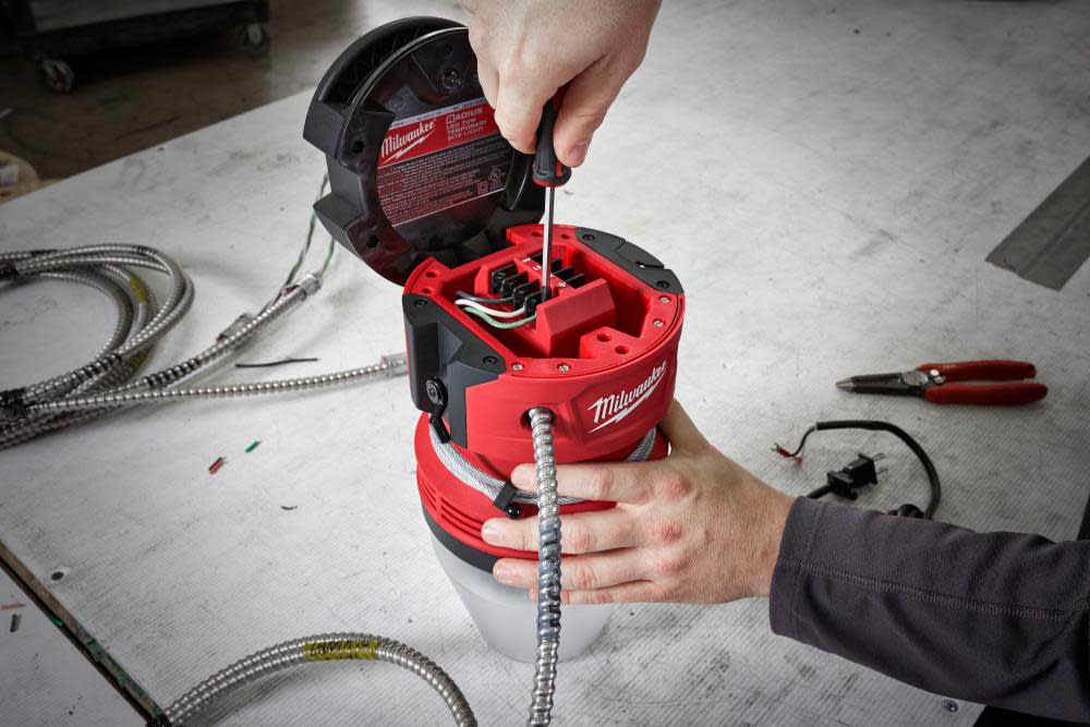 Milwaukee RADIUS LED 70w Temporary Site Light - Ascmtools