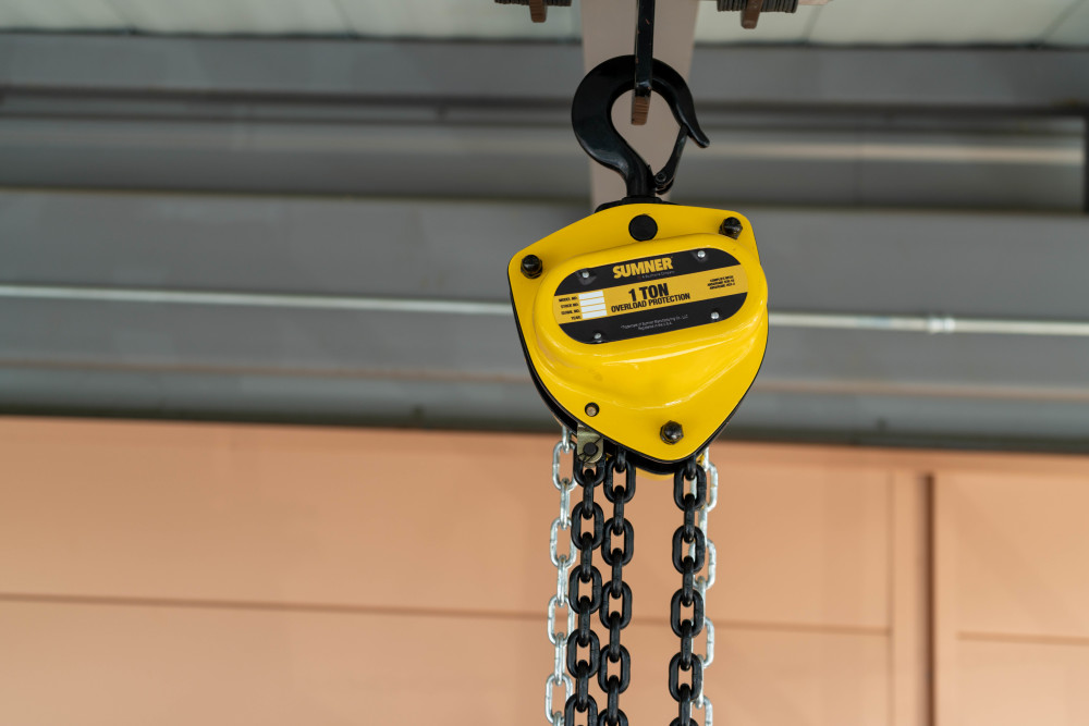 Sumner Chain Hoist 1 Ton with 20′ Chain Fall and Overload Protection - Ascmtools