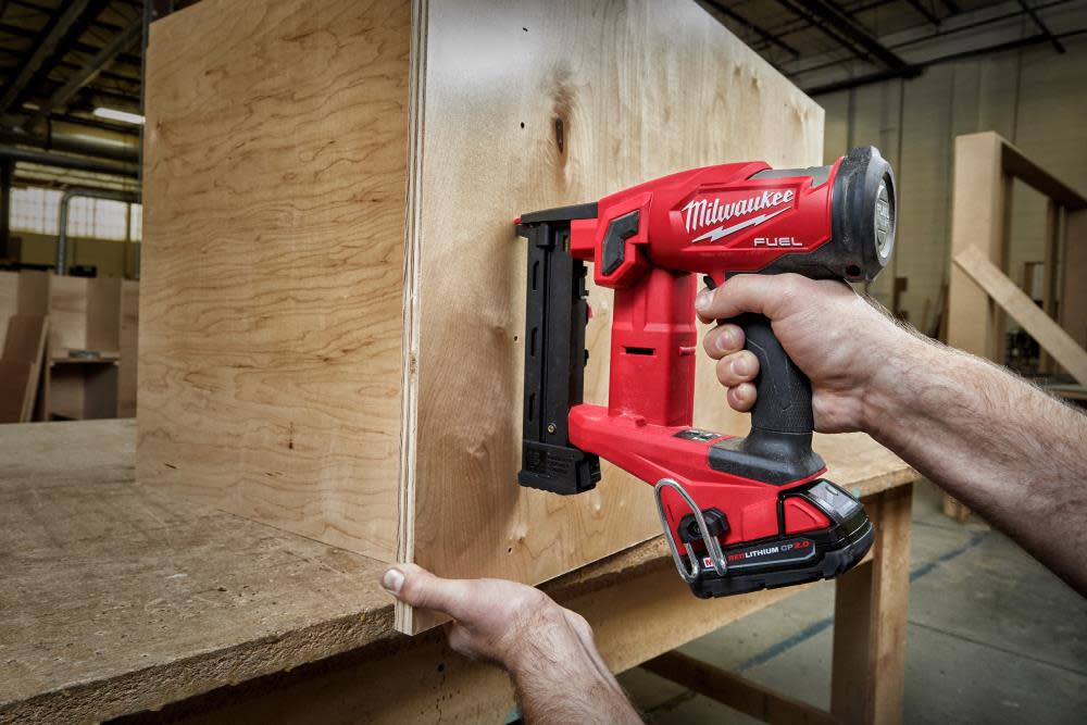 Milwaukee M18 FUEL 18 Gauge 1/4 in. Narrow Crown Stapler Kit - Ascmtools