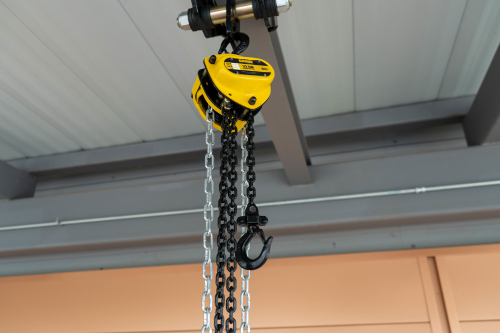 Sumner Chain Hoist 1/2 Ton with 10′ Chain Fall - Ascmtools