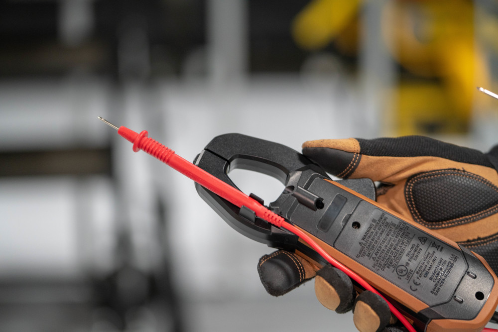Southwire AC Clamp Meter with Built-In NCV Worklight - Ascmtools