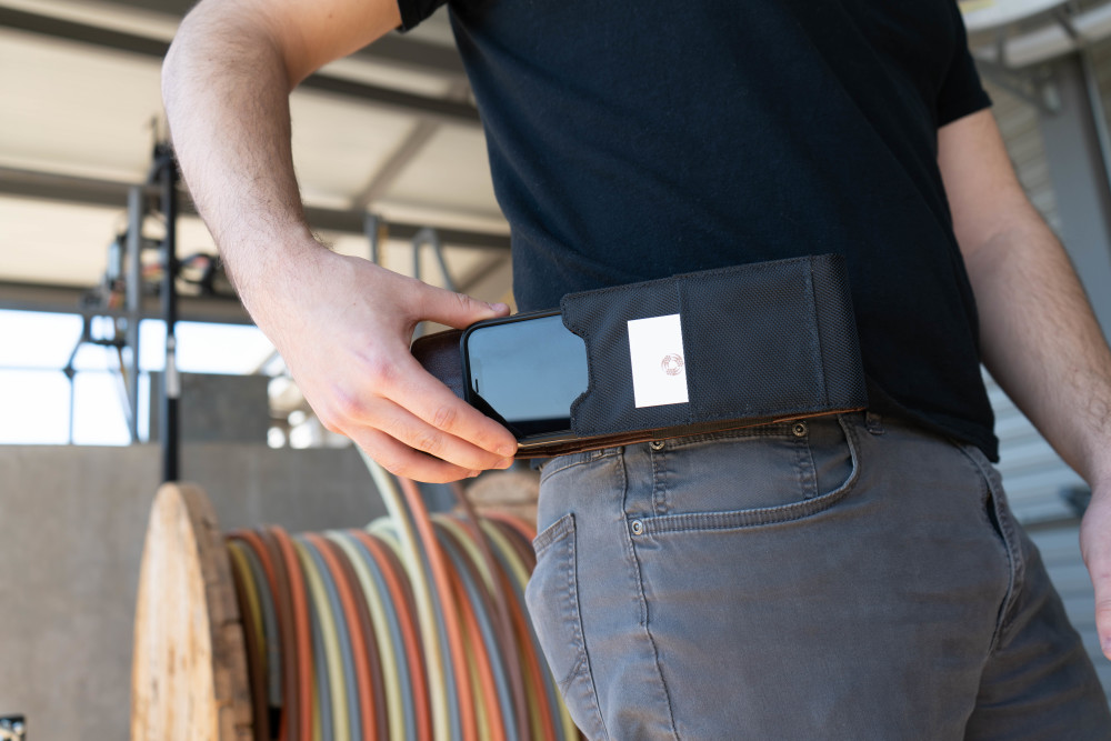 Southwire Phone Pouch Large - Ascmtools