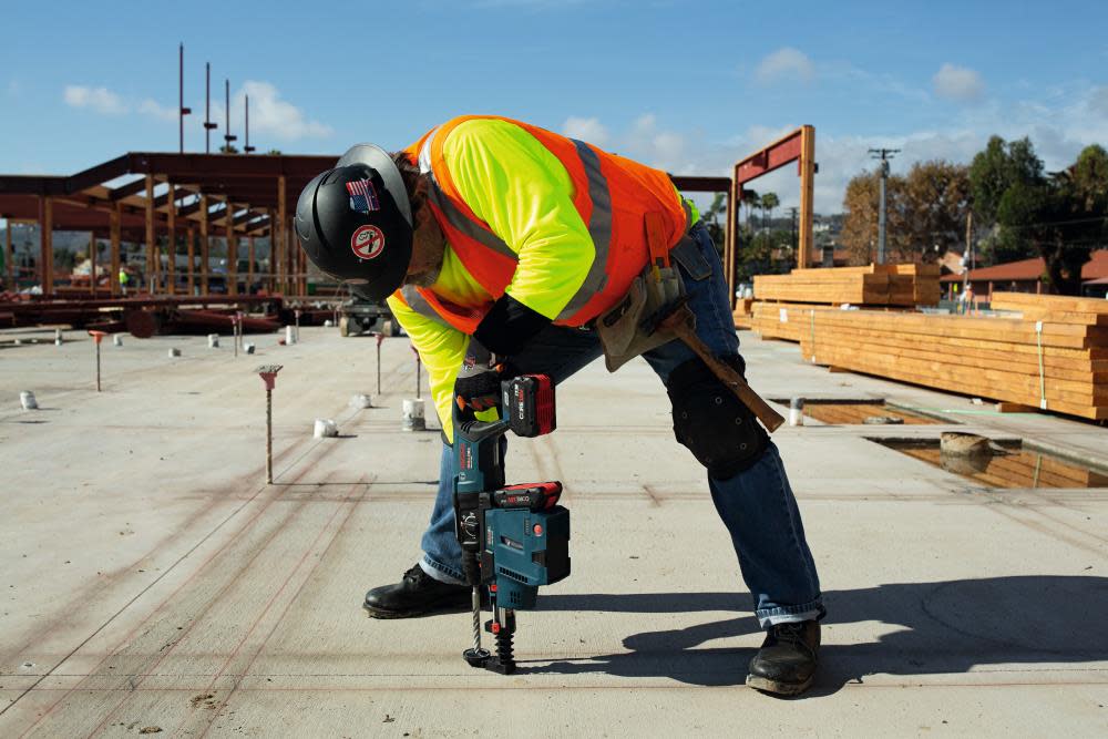 Bosch 18V Bulldog 1″ Rotary Hammer Kit with Mobile Dust Extractor - Ascmtools