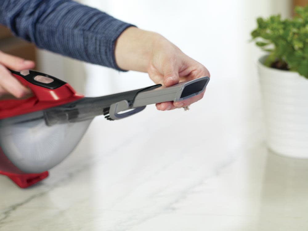 Black and Decker DUSTBUSTER Hand Vacuum Chili Red - Ascmtools