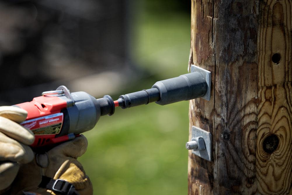 Milwaukee SHOCKWAVE Lineman’s 3-in-1 Distribution Utility Socket - Ascmtools